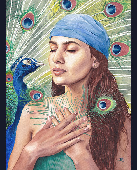 Aquarelle d’une femme tenant deux plumes de paon devant un paon en roue
