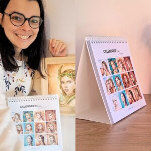 L'illustratrice Julie Vigneron se tient aux côté d'une de ses aquarelles et du calendrier qu'elle a autoédité avec des reproductions de la collection complète dont cette œuvre est issue.