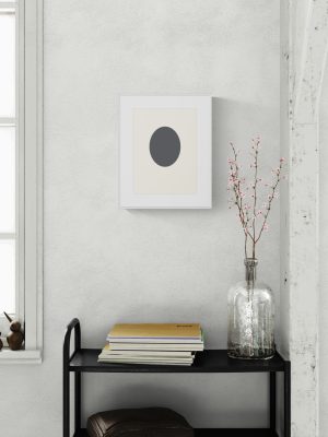 photo d'un coin salon avec un tableau accroché au mur pour en évaluer la taille